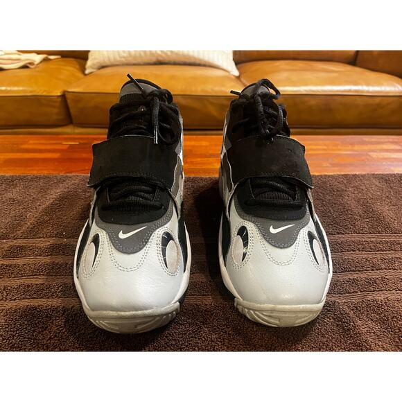 Nike Air Max Speed Turf GS Basketball Shoes Wolf Grey/Metallic Silver Kids 6.5Y - Picture 4 of 8